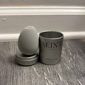 SEINT Beauty Perfector Makeup Sponge with Silver Holder